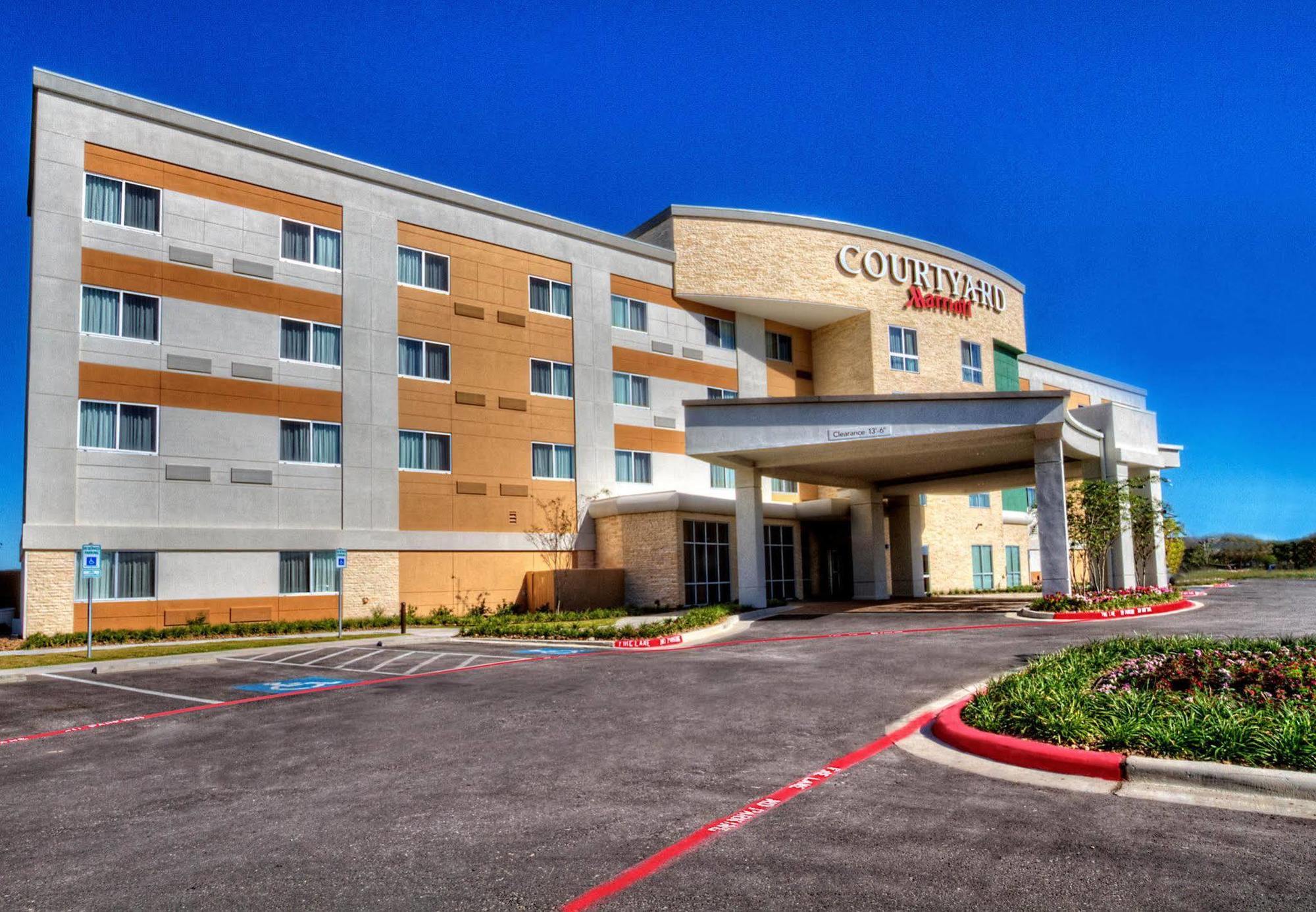 Courtyard By Marriott San Marcos Hotel Exterior photo
